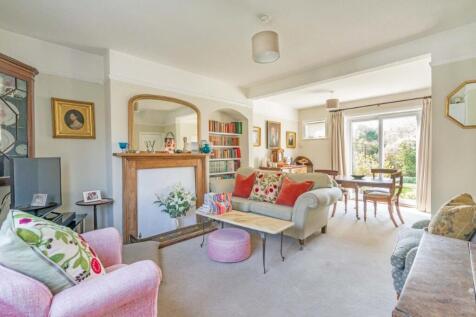 Sitting/dining room