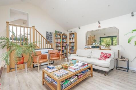 Sitting/dining room