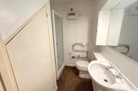 Cloak/shower room