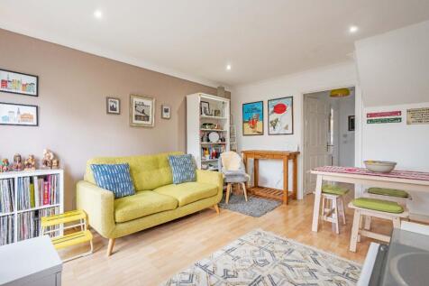 Sitting/dining room