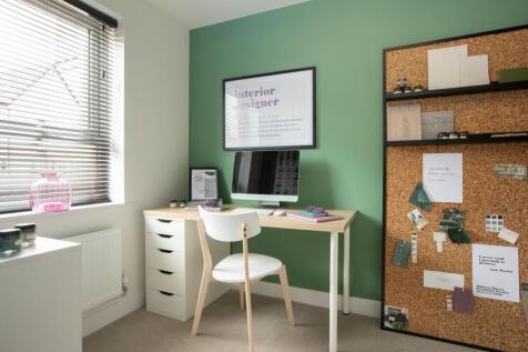 Single bedroom as a home office in the Kingsville. 4 bedroom home.