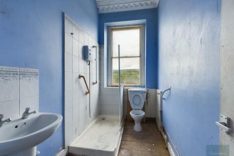 F2 Bathroom.jpg