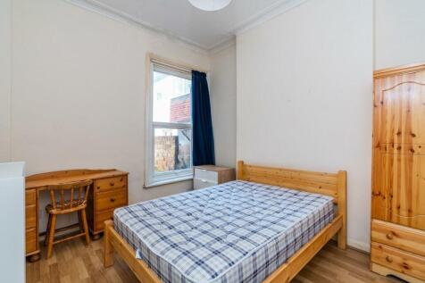 Bed 2.jpg