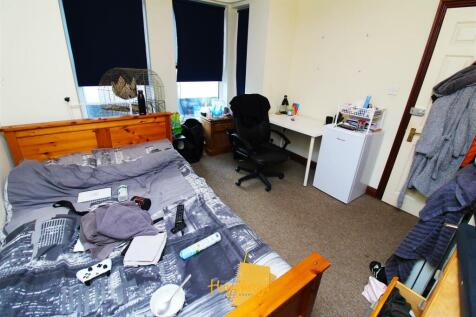 Bedroom 1a.jpg