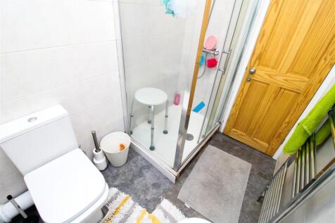 Shower room 3.jpg
