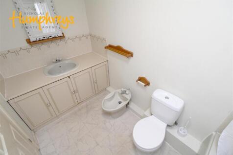 Bathroom 2i.jpg