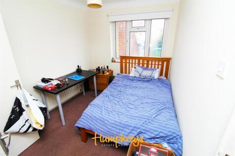 Bed1.jpg