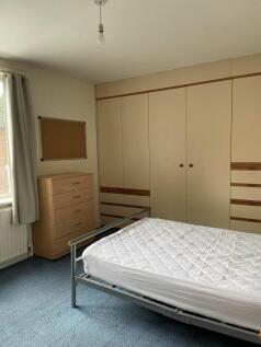 Bright double bedroom with built-in wardrobes, ...