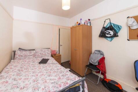 Cozy furnished bedroom with a double bed, fitte...