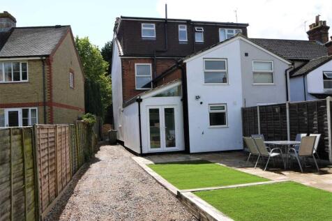 Well-presented exterior with a tidy paved pathw...