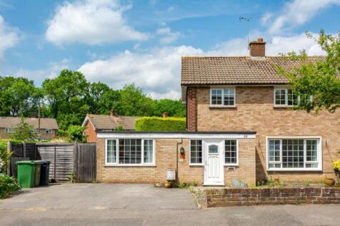 Attractive semi-detached brick house with a pav...