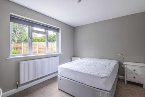 Bright, neutral double bedroom with a comfortab...