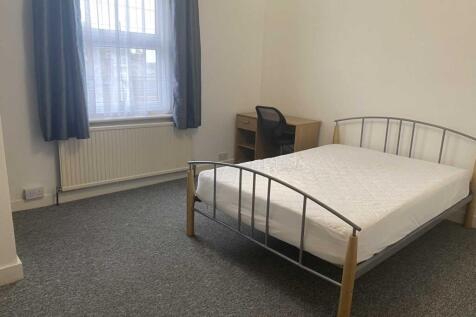 Bright, simply furnished double bedroom with a ...