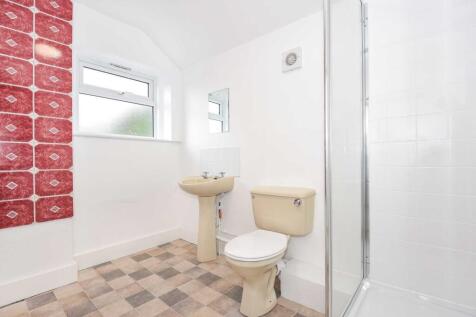 Bright, well-maintained bathroom featuring a co...