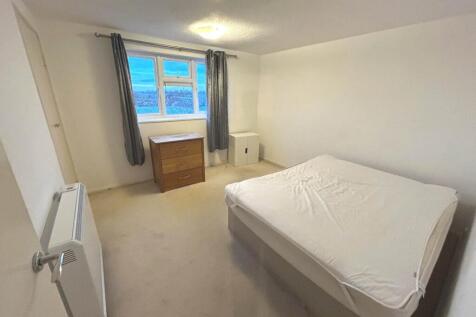 Bright, simply furnished double bedroom with a ...