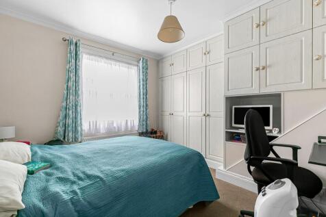 No.101 First Floor Flat Bedroom