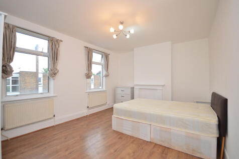 4 Bedroom Mid- terraced House for Rent