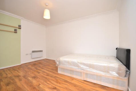 Large Double Room to Rent in Shared Flat