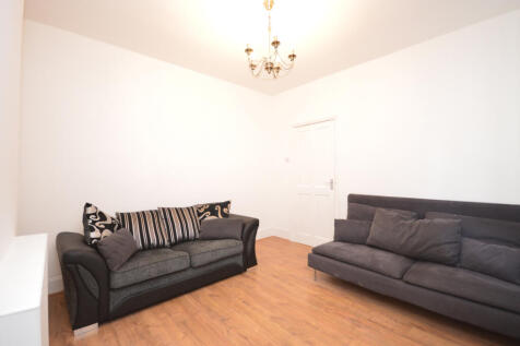 4 Double Bedroom Mid-terraced House to Rent