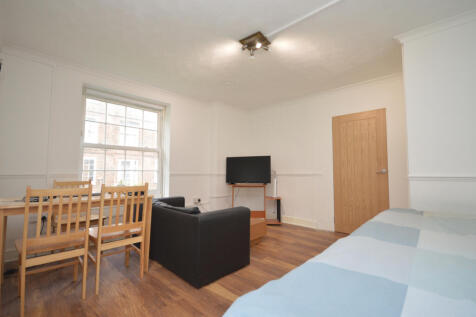 Large Double Room to Rent in Shared Flat