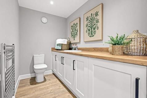 Combined downstairs cloakroom/utility