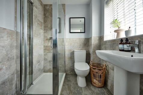 The en-suite features a large shower