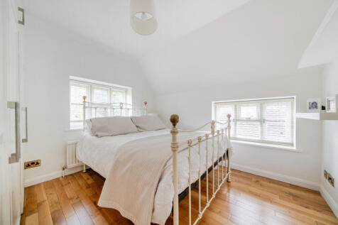 1372470-11-6900df...