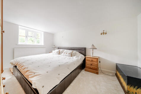 1372470-6-6900de8...