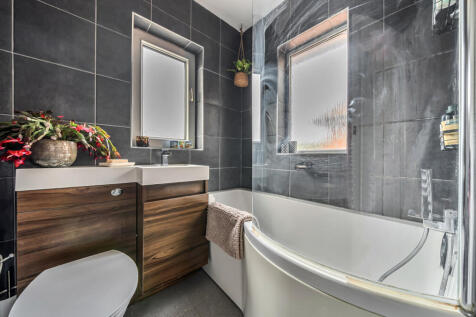 1383270-2-691f135...