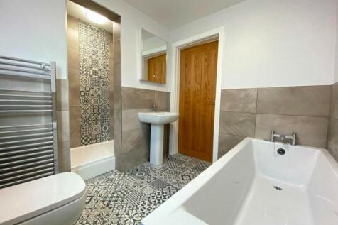 Cable Place- bathroom.JPG