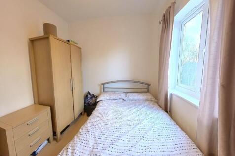 bedroom 2.jpeg