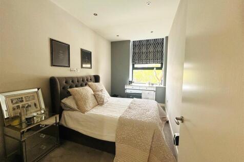 Bedroom 1.JPG
