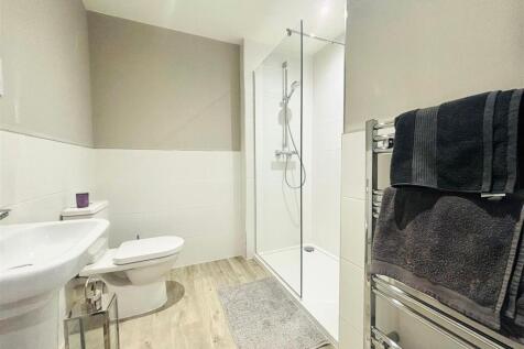 Bathroom.JPG