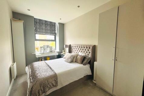 Bedroom 2.JPG