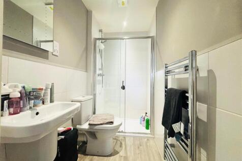 Ensuite.JPG