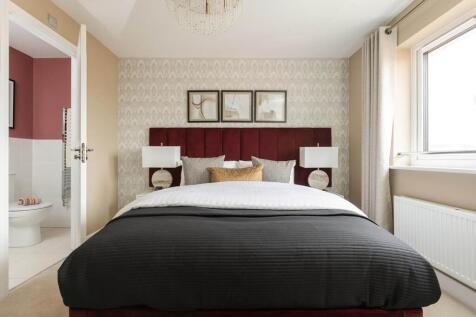 The main bedroom also hosts an private en-suite shower room