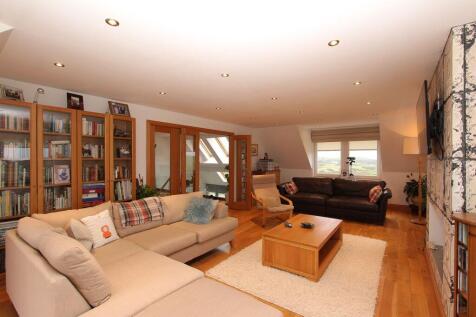Upper Lounge