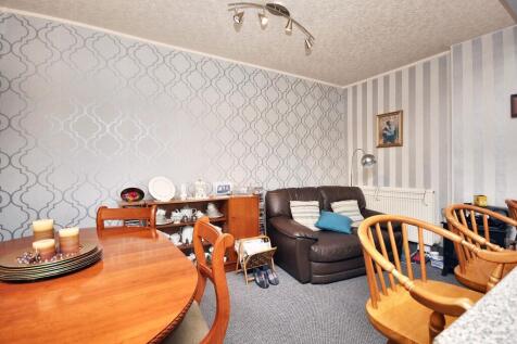 Kitchen/ Dining Area