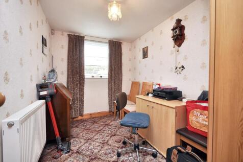 Bedroom/ Study