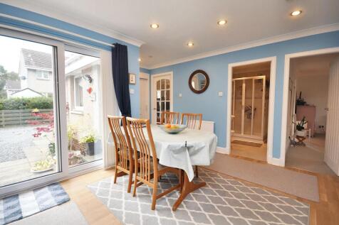 Kitchen/ Dining Area