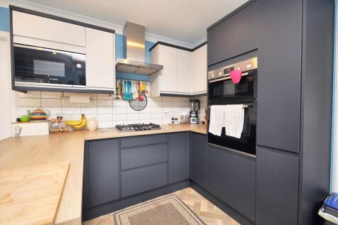 Kitchen/ Dining Area