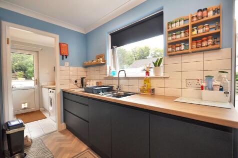 Kitchen/ Dining Area