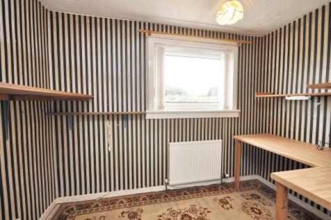Bedroom/ Study