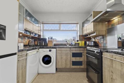 1cromerroad_finedon_rogers_04
