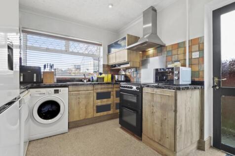 1cromerroad_finedon_rogers_05
