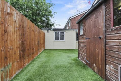 1cromerroad_finedon_rogers_23