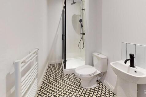 bBL3sVJSqQa-Bathroom
