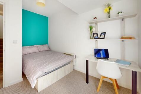3-Yalta-Court-Bedroo