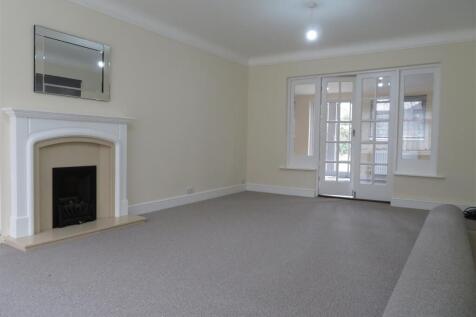40 Park Ln Lounge2.JPG
