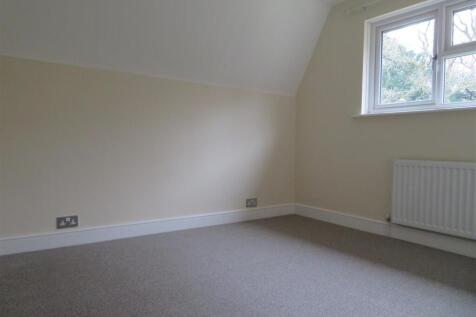 40 Park Ln Bed.JPG